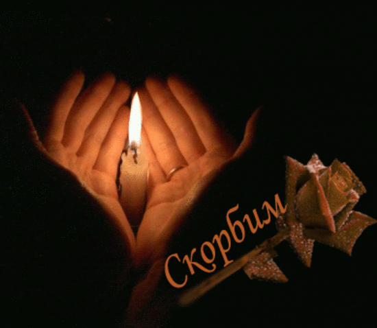 Катастрофическое землетрясение произошло 7 декабря 1988 года в 11 часов 41 минуту по местному времени. Серия подземных толчков за 30 секунд практически уничтожила город Спитак и нанесла сильнейшие разрушения городам Ленинакан (ныне Гюмри), Кировакан (ныне Ванадзор) и Степанаван. Всего от стихии пострадал 21 город, а также 350 сел (из которых 58 были полностью разрушены).Об этом передает РИА Новости В эпицентре землетрясения Спитаке его сила достигла 10 баллов (по 12 балльной шкале), в Ленинакане 9 баллов, Кировакане 8 баллов. Территория площадью30 тысяч квадратных километров оказалась в шестибалльной зоне, подземные толчки ощущались в Ереване и Тбилиси. По подсчетам специалистов, во время землетрясения в зоне разрыва земной коры была высвобождена энергия, эквивалентная взрыву десяти атомных бомб, каждая из которых была подобна сброшенной в 1945 году на Хиросиму. Волна, вызванная землетрясением, обошла Землю и была зарегистрирована научными лабораториями в Европе, Азии, Америке и Австралии. В результате землетрясения, по официальным данным, погибло 25 тысяч человек, 140 тысяч стали инвалидами, а 500 тысяч человек лишились крова. В первые часы после катастрофы на помощь пострадавшим пришли подразделения Вооруженных сил СССР, а также Пограничных войск КГБ СССР. Из Москвы в тот же день вылетела бригада из 98 высококвалифицированных медиков во главе с министром здравоохранения СССР Евгением Чазовым. За несколько дней было развернуто 50 тысяч палаток и 60 полевых кухонь для пострадавших. По всей стране активно проводился сбор гуманитарной помощи. Медикаменты, продовольствие и одежда поступали также из-за рубежа. Для ведения восстановительных работ в Армению приехали 45 тысяч строителей. До 1992 года было построено 500 тысяч квадратных метров жилья и объектов социального назначения.