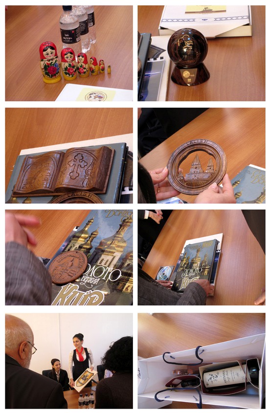 Каждый из гостей подарил минкультуры свой подарок. Все они также получили ответный подарок -см. нижнее фото справа (прекрасное карабахское вино, сувенир Каждый из гостей подарил минкультуры свой подарок. Все они также получили ответный подарок -см. нижнее фото справа (прекрасное карабахское вино, сувенир