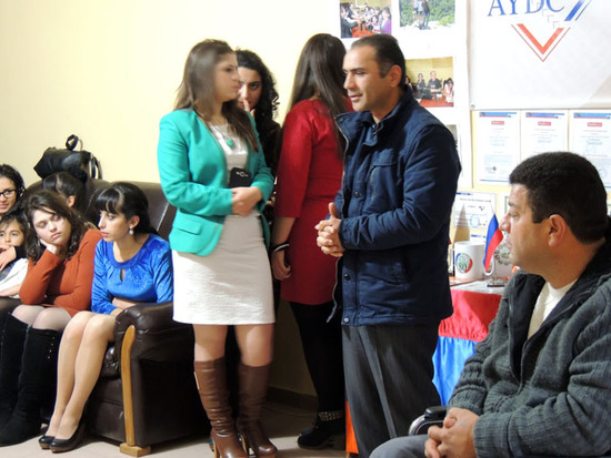 Со словом Божьим выступает Армен Магакелян, священослужитель Армянского святейшего братства при ААЦ. Со словом Божьим выступает Армен Магакелян, священослужитель Армянского святейшего братства при ААЦ.