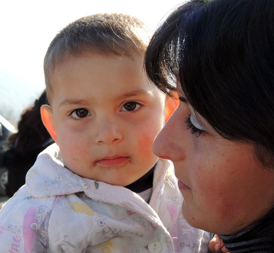 Мелкий с мамой. Мелкий с мамой.