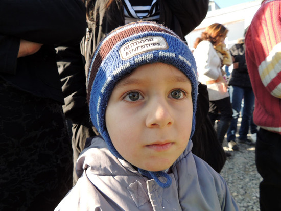 Мелкий с голубыми глазами. Мелкий с голубыми глазами.