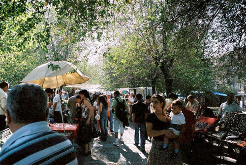 Армения, Ереван, Вернисаж. Фото "Кавказского Узла"