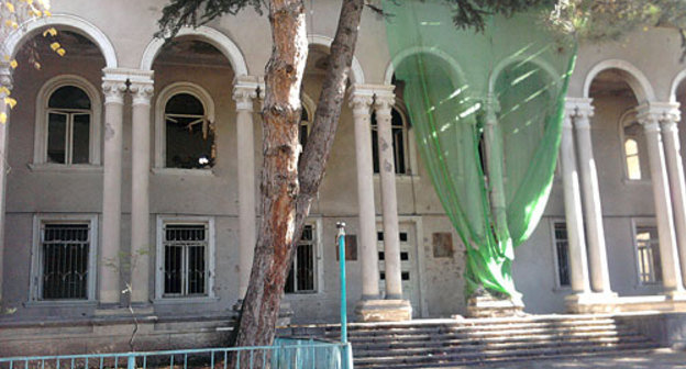 Южная Осетия, Цхинвал, здание ГУВД(бывшее). Фото "Кавказского Узла"