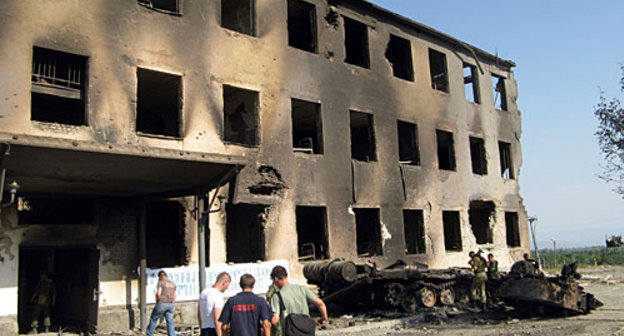 Южная Осетия, Цхинвал. Казарма миротворцев, 2008 год. Фото с сайта www.panoramio.com/photo/20211543