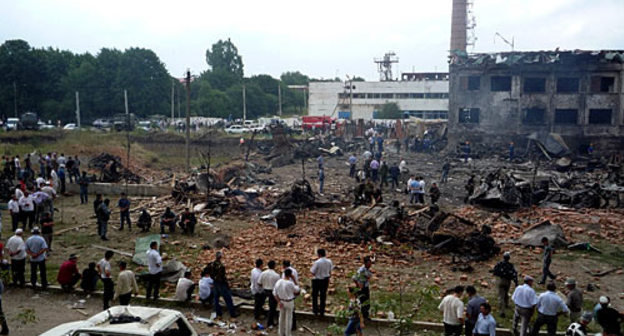 Теракт у здания ГОВД в Назрани. Ингушетия, 17 августа 2009 года. Фото "Кавказского Узла"