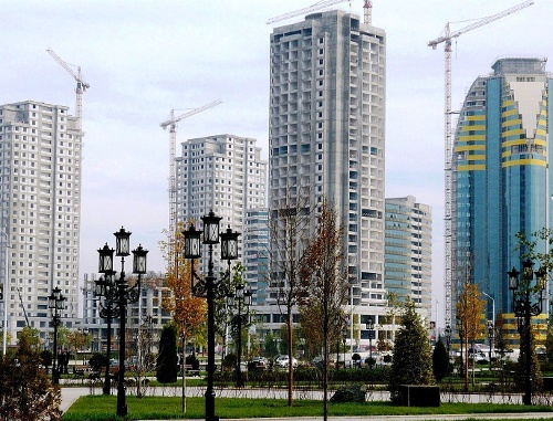 Строительство комплекса "Грозный-Сити" в столице Чечни. 2011 г. Фото с сайта министерства экономического развития и торговли Чеченской Республики (http://economy-chr.ru)