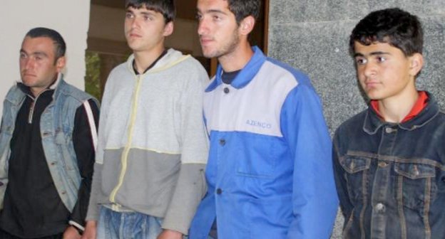 Граждане Грузии, задержанные сотрудниками Пограничной службы КГБ РЮО за нарушение государственной границы 18 мая 2011 г. Фото: Информационное агентство "Рес" (http://cominf.org )