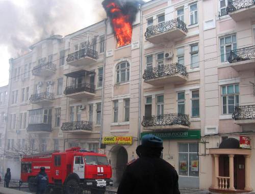 Ростов-на-Дону, тушение пожара силами МЧС в доме №46 по улице Семашко. 18 января 2010 г. Фото ГУ МЧС России по РО(61.mchs.gov.ru) Ростов-на-Дону, тушение пожара силами МЧС в доме №46 по улице Семашко. 18 января 2010 г. Фото ГУ МЧС России по РО(61.mchs.gov.ru)