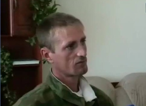 Рядовой Андрей Попов во время очной ставки с директором кирпичного завода возле Каспийска Магомедом Раджабовым. 14 сентября 2011 года. Фото Тимура Исаева для "Кавказского узла" Рядовой Андрей Попов во время очной ставки с директором кирпичного завода возле Каспийска Магомедом Раджабовым. 14 сентября 2011 года. Фото Тимура Исаева для "Кавказского узла"