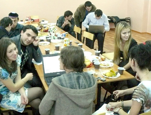 Встреча участников школы межкультурного взаимодействия в центре содействия малому бизнесу в поселке Куртат Пригородного района Северной Осетии. 18 октября 2010 г. Фото: http://pyxc.ru Встреча участников школы межкультурного взаимодействия в центре содействия малому бизнесу в поселке Куртат Пригородного района Северной Осетии. 18 октября 2010 г. Фото: http://pyxc.ru