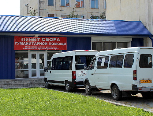 У пункта сбора гуманитарной помощи для пострадавших от наводнения. Владикавказ, июль 2012 г. Фото Эммы Марзоевой для "Кавказского узла"