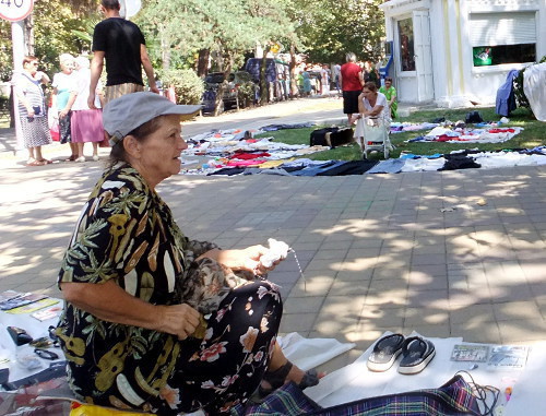 "Блошиный рынок" в районе Цветного бульвара в Сочи. 2 сентября 2012 г. Фото Светланы Кравченко для "Кавказского узла"