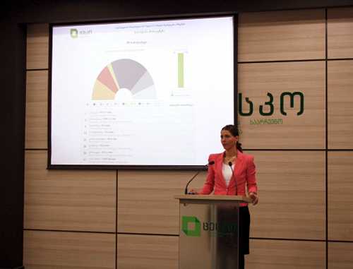 Представитель ЦИК Грузии оповещает о предварительных результатах промежуточных парламентских выборов 28 апреля 2013 г. Фото: http://www.cec.gov.ge