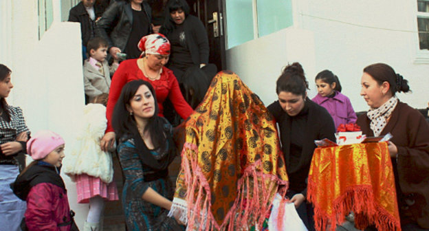 Марзият Холаева. Фото из альбома "Балкарская свадьба", участвовавшего в пятом конкурсе фоторабот на "Кавказском узле"