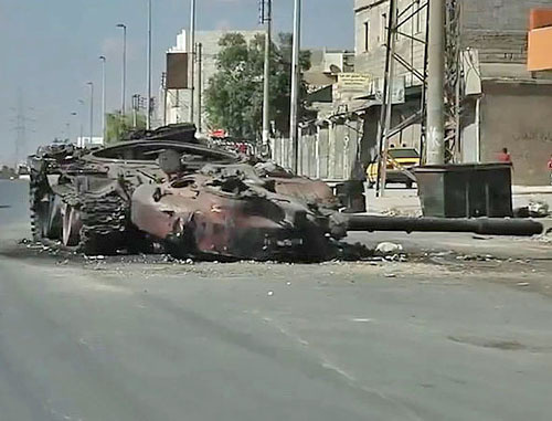 Уничтоженный танк Т-72 в Алеппо. Сирия, 6 октября 2012 г. Фото: Voice of America News: Scott Bobb reports from Aleppo, Syria, http://ru.wikipedia.org/