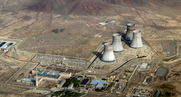 Армянская АЭС. Армения, Мецамор. Фото: Stratocles, commons.wikimedia.org/wiki/File:Metsamor_NPP_aerial_view.jpg, лицензия  Creative Commons Attribution-Share Alike 3.0 Unported