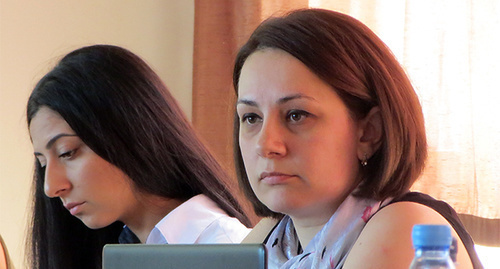 Представитель общественной организации «Беженцы Нагорного Карабаха» Рузанна Авакян. Конференция «Армянские женщины на перекрестке войны и мира», город Шуши, Нагорный Карабах, 16 сентября 2014 год. Фото Алвард Григорян Представитель общественной организации «Беженцы Нагорного Карабаха» Рузанна Авакян. Конференция «Армянские женщины на перекрестке войны и мира», город Шуши, Нагорный Карабах, 16 сентября 2014 год. Фото Алвард Григорян