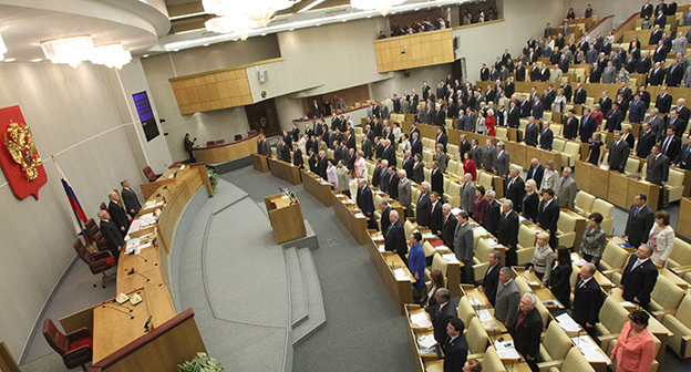 В Зале пленарных заседаний Госдумы. Фото: FOTOBANK.ER, https://ru.wikipedia.org/wiki/%D0%93%D0%BE%D1%81%D1%83%D0%B4%D0%B0%D1%80%D1%81%D1%82%D0%B2%D0%B5%D0%BD%D0%BD%D0%B0%D1%8F_%D0%B4%D1%83%D0%BC%D0%B0