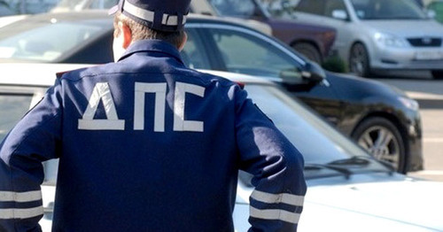 Сотрудник ДПС. Фото: Иван Журавлев / Югополи Сотрудник ДПС. Фото: Иван Журавлев / Югополи
