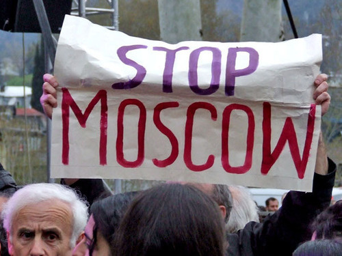 Плакат участников акции-концерти "Мы выбираем Европу". Тбилиси, 13 апреля 2014 г. Фото Эдиты Бадасян для "Кавказского узла" Плакат участников акции-концерти "Мы выбираем Европу". Тбилиси, 13 апреля 2014 г. Фото Эдиты Бадасян для "Кавказского узла"