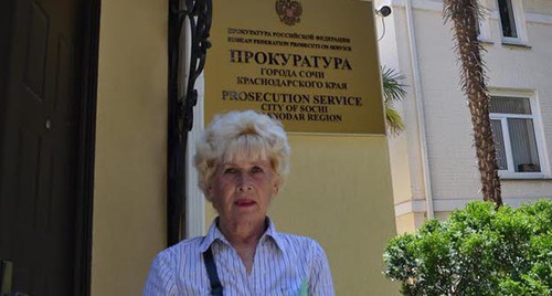 Савельева у входа в прокуратуру. Фото Светланы Кравченко Савельева у входа в прокуратуру. Фото Светланы Кравченко