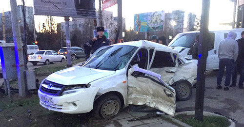 На месте ДТП в Махачкале. 6 декабря 2015 г. http://www.onkavkaz.com/news/532-glava-gudermesskogo-raiona-i-smert-dvuh-dagestancev.html На месте ДТП в Махачкале. 6 декабря 2015 г. http://www.onkavkaz.com/news/532-glava-gudermesskogo-raiona-i-smert-dvuh-dagestancev.html