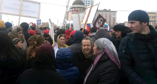 Участники митинга "В единстве наша сила" в поддержку главы Чечни Рамзана Кадырова. Фото Николая Петрова для "Кавказского узла"