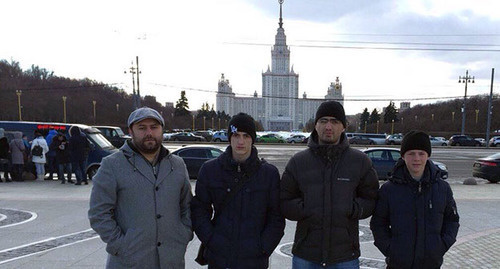 Участники олимпиады, Абакар Абакаров (слева), и Гаджи Гусейнов (2-й справа) около здания МГУ. Фото Мазая Абакарова Участники олимпиады, Абакар Абакаров (слева), и Гаджи Гусейнов (2-й справа) около здания МГУ. Фото Мазая Абакарова
