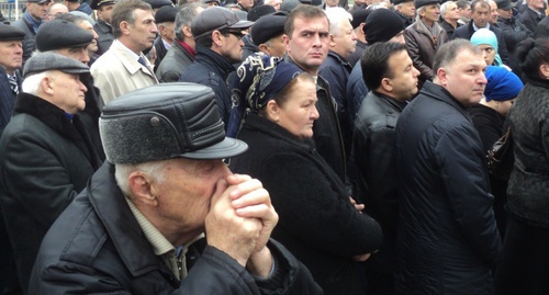 Участники траурного митинга в Нальчике. 8 марта 2016 года. Фото Людмилы Маратовой для "Кавказского узла"