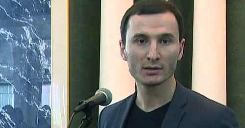 Председатель Совета молодежных организаций Ингушетии Багаудин Хаутиев. Кадр из видео пользователя Муса Нальгиев https://www.youtube.com/watch?v=xD7P3tYkC4E Председатель Совета молодежных организаций Ингушетии Багаудин Хаутиев. Кадр из видео пользователя Муса Нальгиев https://www.youtube.com/watch?v=xD7P3tYkC4E