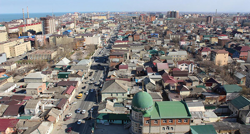 Вид на Махачкалу. Фото: Арсен Багазиев, http://odnoselchane.ru/?page=photos_of_category&sect=2323&com=photogallery