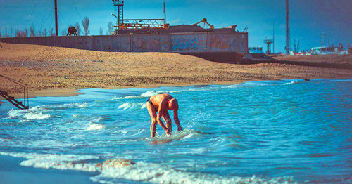 Пляж Махачкалы. Фото: Айдин Исаев http://odnoselchane.ru/