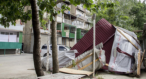 Соварная стихией крыша дома. Фото: © Sputnik/ Диана Козаева
http://sputnik-ossetia.ru/South_Ossetia/20160727/2801624.html Соварная стихией крыша дома. Фото: © Sputnik/ Диана Козаева
http://sputnik-ossetia.ru/South_Ossetia/20160727/2801624.html