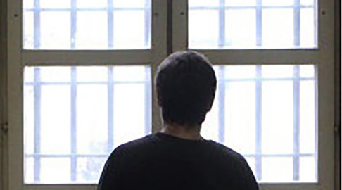 Заключенный в камере. Фото: http://natpressru.info/index.php?newsid=10358