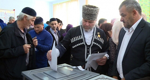 Голосование в Аргуне. Фото: http://grozny.tv/news.php?id=15741