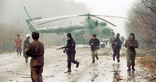 Вертолёт, сбитый чеченскими боевиками, декабрь 1994 г. Фото Михаила Евстафьева https://ru.wikipedia.org/
