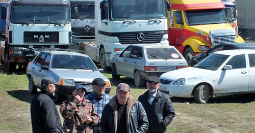 Акция дальнобойщиков против системы "Платон" в окрестностях дагестанского села Тухчар. Апрель 2017 г. Фото Патимат Махмудовой для "Кавказского узла"
