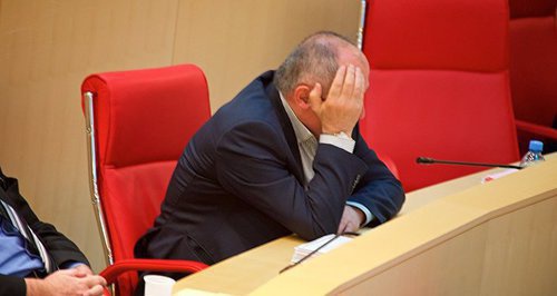 Депутат парламента Грузии Фото © Sputnik / Alexander Imedashvili
https://sputnik-georgia.ru/reviews/20170504/235859928/Prezident-vs-Gruzinskaja-mechta-Konstitucija-kak-povod-dlja-skandala.html