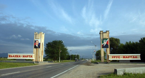 Въезд в Урус-Мартановский район Чечни. Фото http://ant-tur.ru/rajony/urus-martanovskij-rajon.html?lang=be Въезд в Урус-Мартановский район Чечни. Фото http://ant-tur.ru/rajony/urus-martanovskij-rajon.html?lang=be