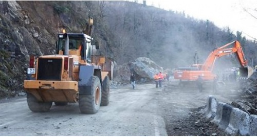 Обвал скальной массы на Военно-Грузинской дороге. Фото: http://www.georoad.ge/?lang=geo&act=news&func=menu&uid=1499609766 Обвал скальной массы на Военно-Грузинской дороге. Фото: http://www.georoad.ge/?lang=geo&act=news&func=menu&uid=1499609766