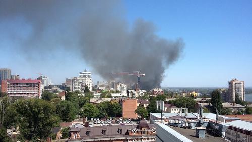 Вид на Ростов-на-Дону во время пожара. Фото https://big-rostov.ru/gigantskij-pozhar-polyxaet-v-centre-rostova/