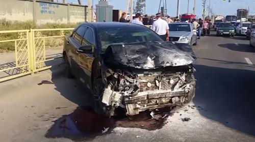 На месте ДТП в Махачкале. Скриншот с видео https://www.youtube.com/watch?v=_hBRhxgg1r0 На месте ДТП в Махачкале. Скриншот с видео https://www.youtube.com/watch?v=_hBRhxgg1r0