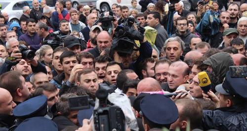 Акция протеста возле сакребуло. Тбилиси, 10 октября 2017 г. Фото Инны Кукуджановой для "Кавказского узла"
Акция протеста возле сакребуло. Тбилиси, 10 октября 2017 г. Фото Инны Кукуджановой для "Кавказского узла"