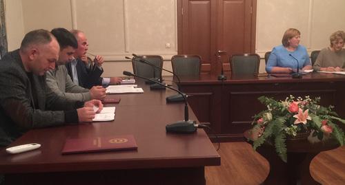 Заседание избиркома КЧР по рассмотрению ходатайства о проведении референдума. Фото Аси Капаевой для "Кавказского узла" Заседание избиркома КЧР по рассмотрению ходатайства о проведении референдума. Фото Аси Капаевой для "Кавказского узла"