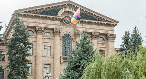 Здание парламента Армении. Фото Sputnik/ Asatur Yesayants
https://ru.armeniasputnik.am/politics/20171115/9452075/otsrochka-ot-armii-dlya-studentov-po-goszakazu-parlament-armenii-prinyal-reshenie.html