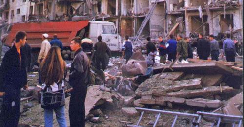 Последствия взрыва жилого дома в Волгодонске. 16 сентября 1999 г. Фото: общественное достояние https://ru.wikipedia.org Последствия взрыва жилого дома в Волгодонске. 16 сентября 1999 г. Фото: общественное достояние https://ru.wikipedia.org