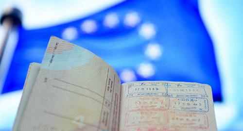 Заграничный паспорт Фото  Спутник / Мурад Orujov
https://sputnik.az/politics/20170521/410370667/avropaya-vizasiz-gedis-gelis.html