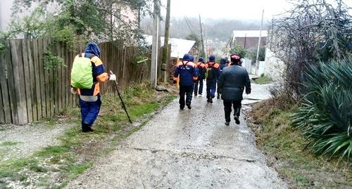 Поиски пропавшей девочки в лесу под Сочи. Фото: Макс Портал http://maks-portal.ru/obshchestvo-sochi/v-adlerskom-rayone-sochi-propala-5-letnyaya-devochka Поиски пропавшей девочки в лесу под Сочи. Фото: Макс Портал http://maks-portal.ru/obshchestvo-sochi/v-adlerskom-rayone-sochi-propala-5-letnyaya-devochka