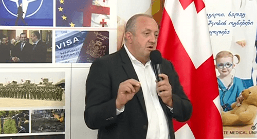 Президент Грузии Георгий Маргвелашвили на встрече со студентами. Кадр видео "Рустави 2". Президент Грузии Георгий Маргвелашвили на встрече со студентами. Кадр видео "Рустави 2".