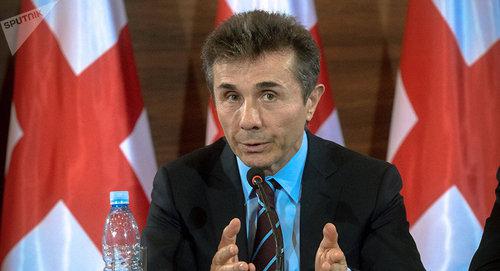 Бидзина Иванишвили. Фотo: Sputnik / Alexey Kudenko
https://sputnik-georgia.ru/reviews/20180728/241535311/Osenju-Gruziju-zhdut-bolshie-peremeny-Ivanishvili-budet-perekraivat-komandu.html Бидзина Иванишвили. Фотo: Sputnik / Alexey Kudenko
https://sputnik-georgia.ru/reviews/20180728/241535311/Osenju-Gruziju-zhdut-bolshie-peremeny-Ivanishvili-budet-perekraivat-komandu.html